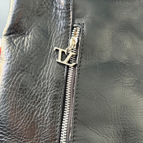 Tuscany Leather Black Leather Convertible Handbag - Picture 4 of 10